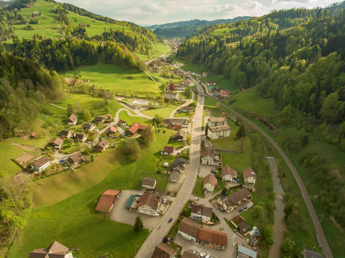 Luftbild von Fischenthal.